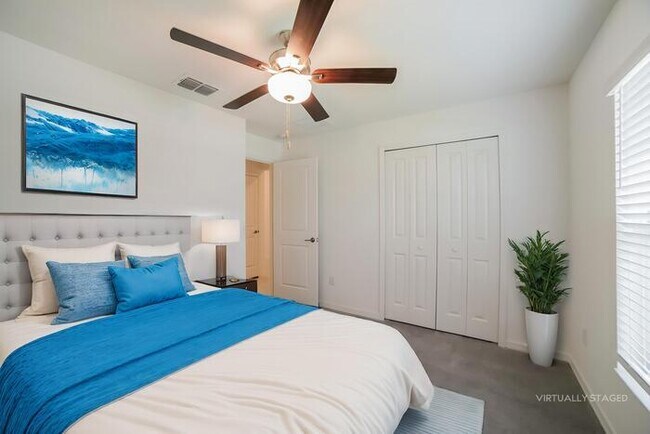 Building Photo - Lovely 3 Bedroom Home