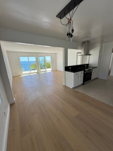 Building Photo - 18139 Coastline Dr