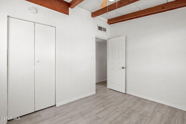 Building Photo - 550 Dolan St