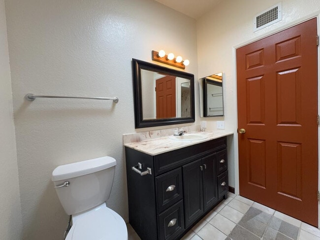 Building Photo - 3733 Sparrow Dr