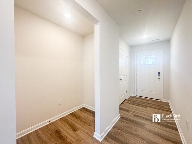 Building Photo - 561 Fawn Mdw Ln