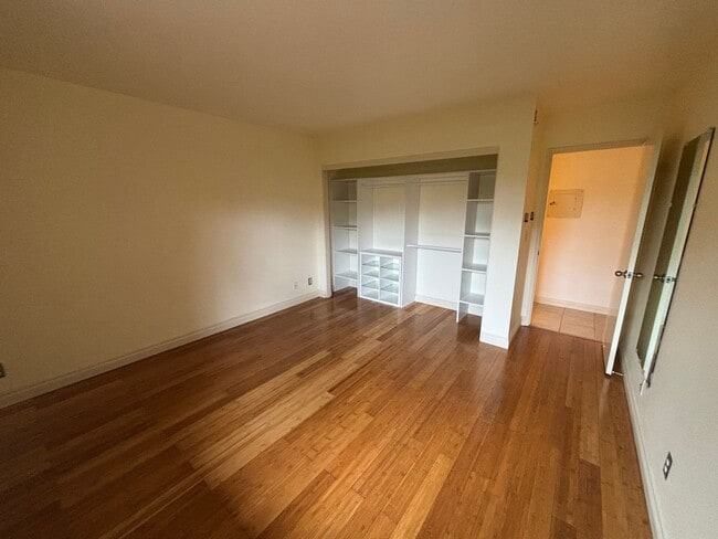 Building Photo - Charming 1 Bedroom, 1 Bathroom Unit in a S...