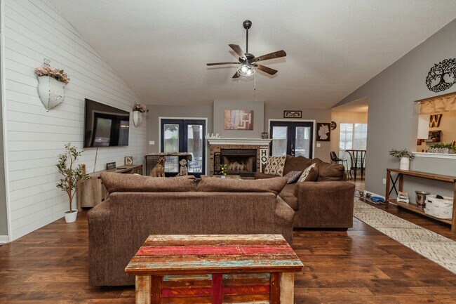 Building Photo - 425 Whirlaway Ct