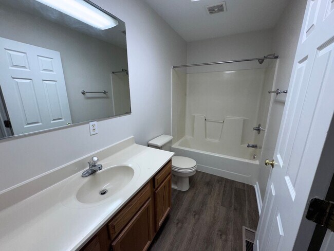 Building Photo - 2 Bed 1.5 Bath Apartment in Benton