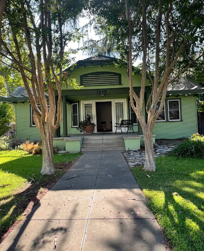 Building Photo - Charming 3-Bedroom Home in the Heart of th...