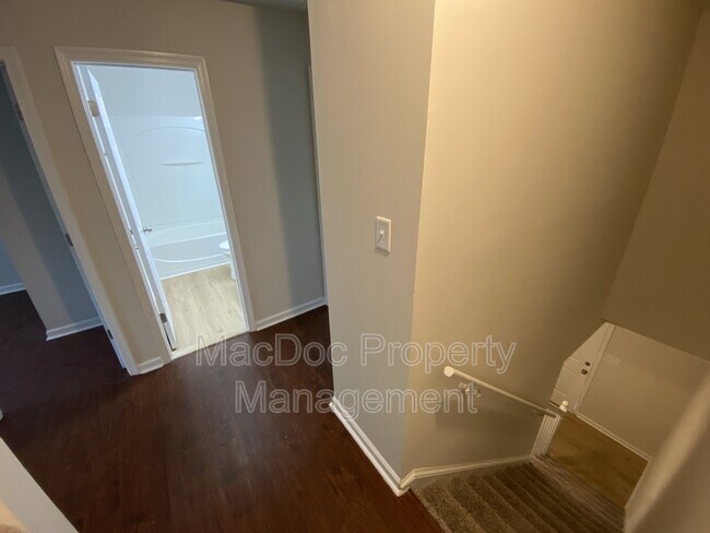 Building Photo - 531 Olde Greenwich Cir