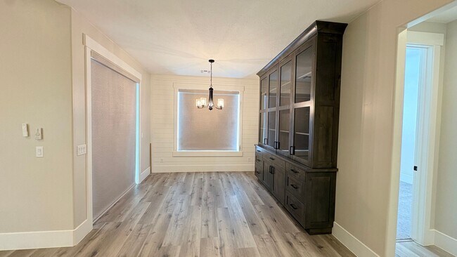 Building Photo - Solar Home For RENT!!!