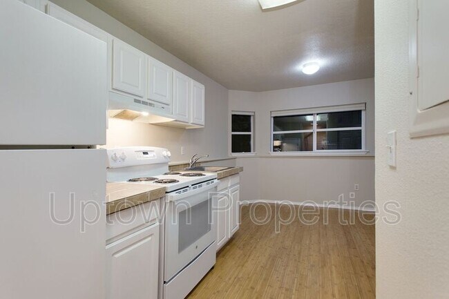 Building Photo - 3417 SW Moss St