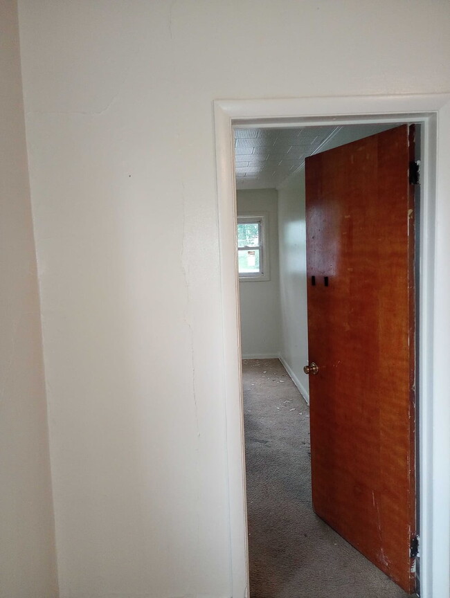 Building Photo - Welcome Home to Your Charming 2-Bedroom Apartment in Troy!