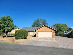 Building Photo - Three Bedroom Home with RV/Boat Parking ~ Prescott Valley