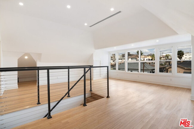 Building Photo - 2507 1st St