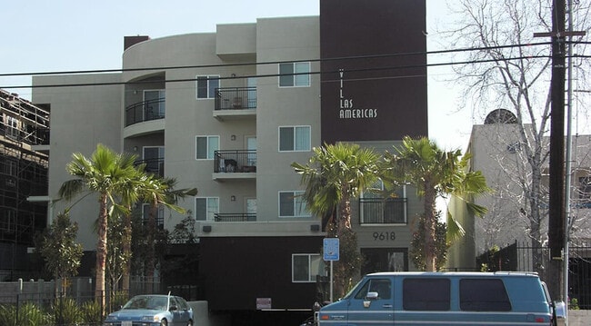 Building Photo - Villas Las Americas
