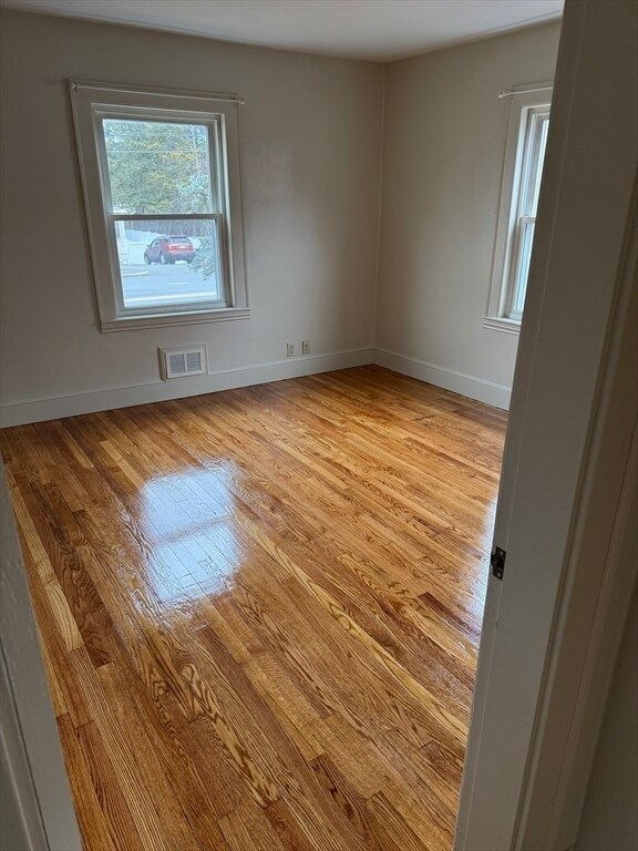 Building Photo - 324 Lowell St