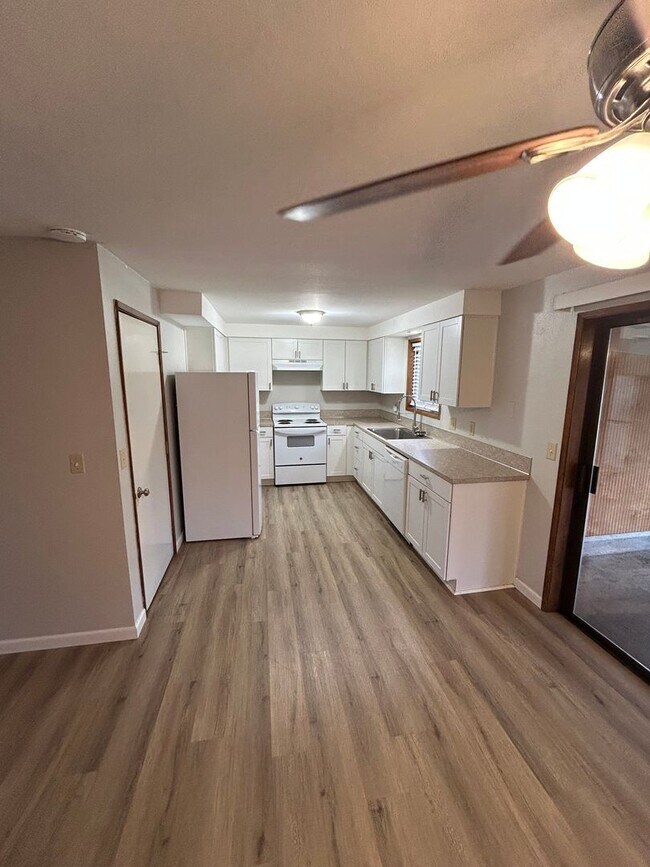 Building Photo - WES410