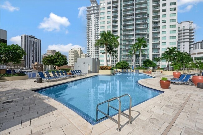 Building Photo - 253 NE 2nd St