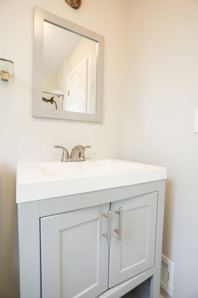 Building Photo - 3126 W Chase Ave