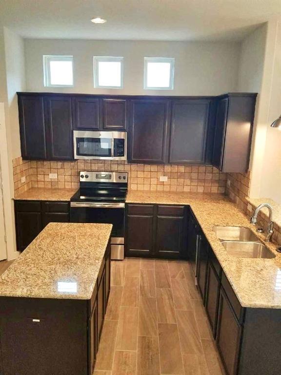 Building Photo - 160 Lakeview Ct