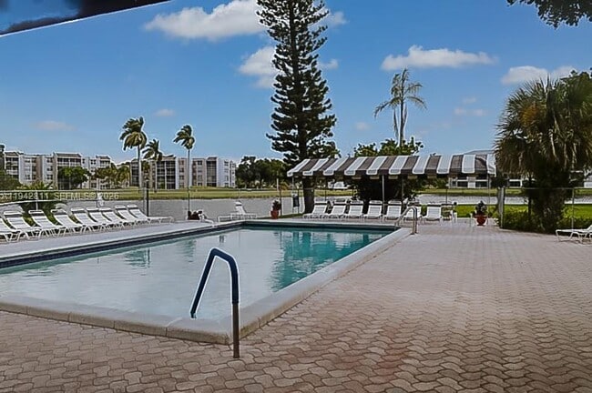 Building Photo - 9340 Lagoon Pl