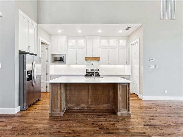 Building Photo - 914 St George Pl