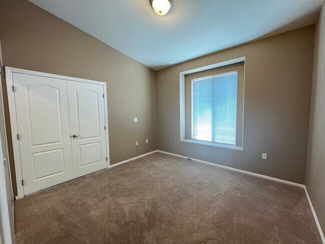 Building Photo - Cozy 2 Bedroom 2 Bathroom Condo in Gated C...