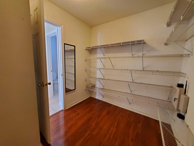 Building Photo - Available Now! Spacious 3 bedroom 2 bathroom home!!!