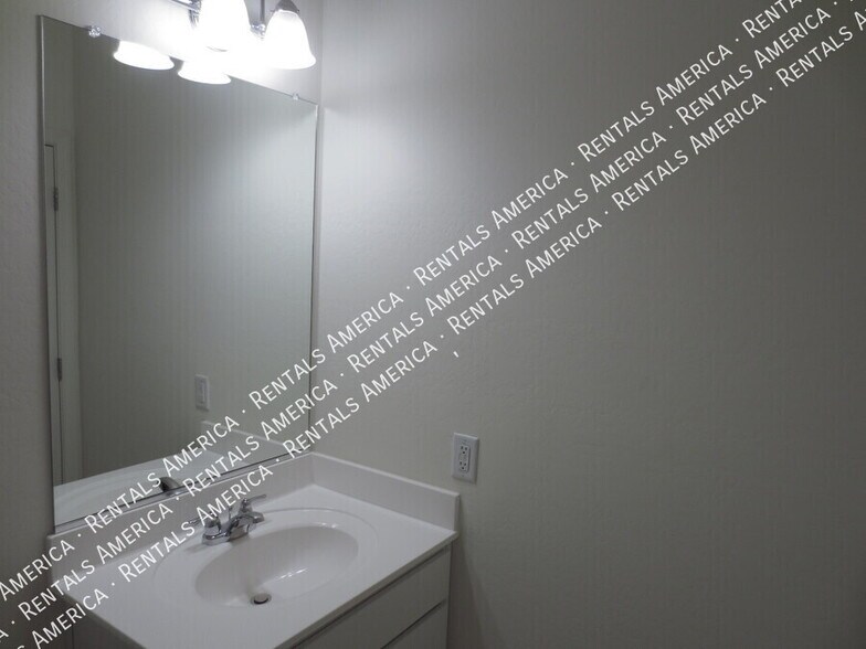 Building Photo - 378 S Borromeo Dr