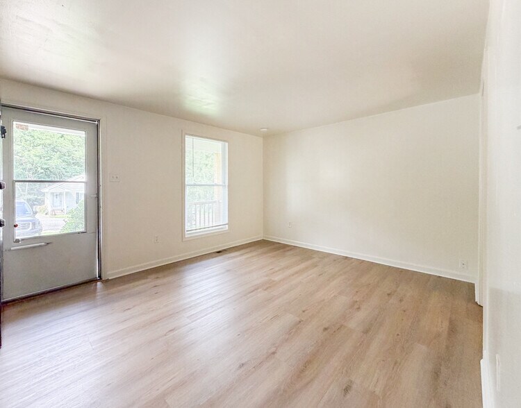 Building Photo - 35 Fox Hill Dr