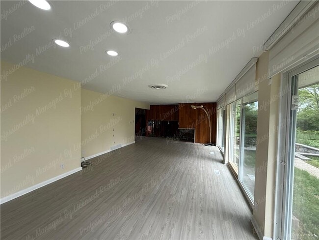 Building Photo - 3776 Dorset Dr