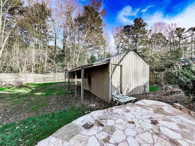 Building Photo - 2189 Chartwell Dr