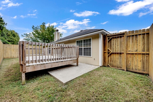 Building Photo - 6745 Lakes Edge Ln