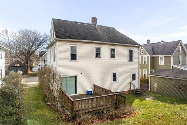 Building Photo - 133 Crestmont Rd