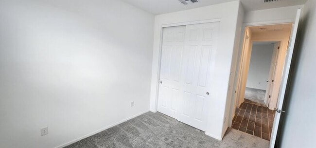 Building Photo - 7822 S Wolf Creek Dr