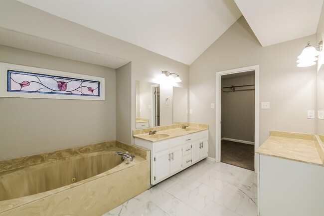 Building Photo - 4851 Harvest Knoll Ln