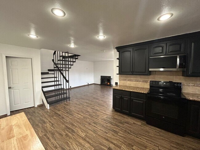 Building Photo - 285 Rancho Dr
