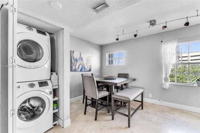 Building Photo - 349 Virginia St