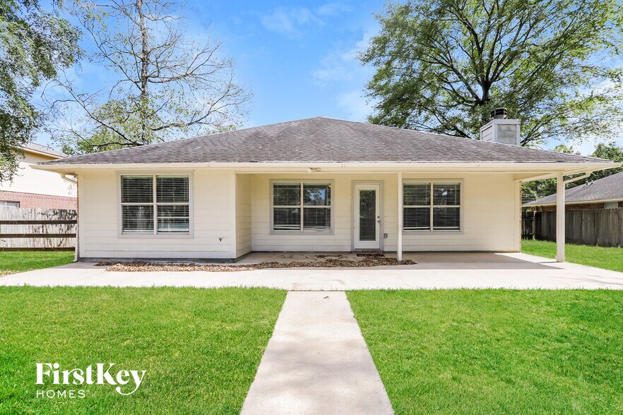 Building Photo - 7122 Woodland Oaks