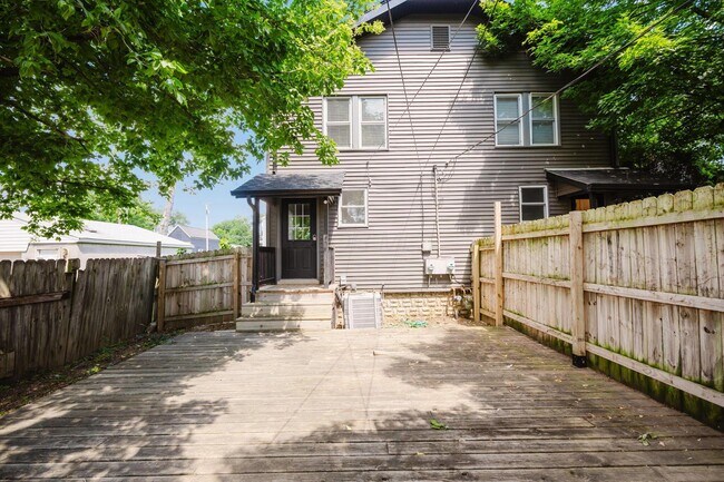 Building Photo - 719 S 17th St