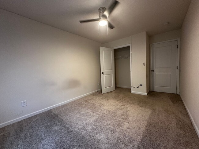 Building Photo - 4 bed/2.5 bath home - E Morristown
