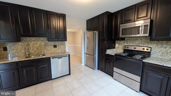 Building Photo - 1517 Winterberry Dr