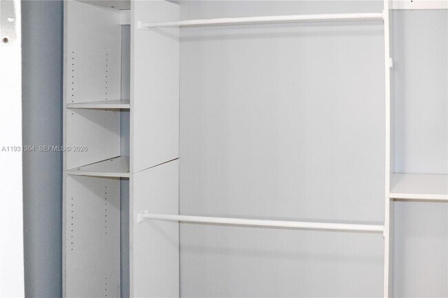 Building Photo - 1080 N Franklin Ave