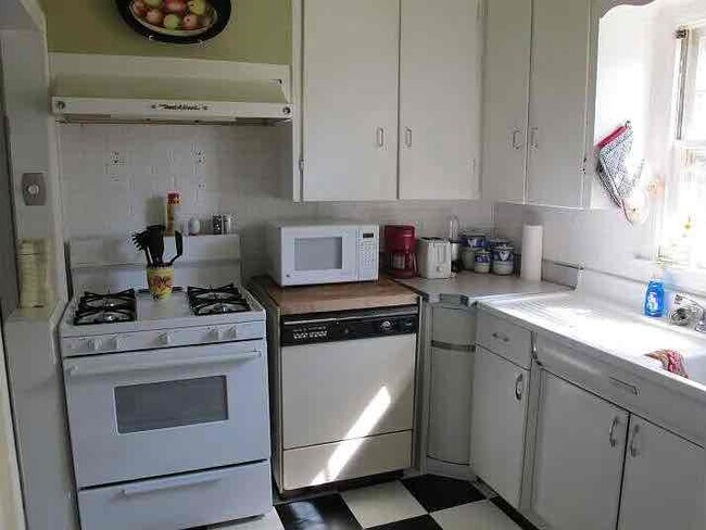 Building Photo - 1395 S Milwaukee St