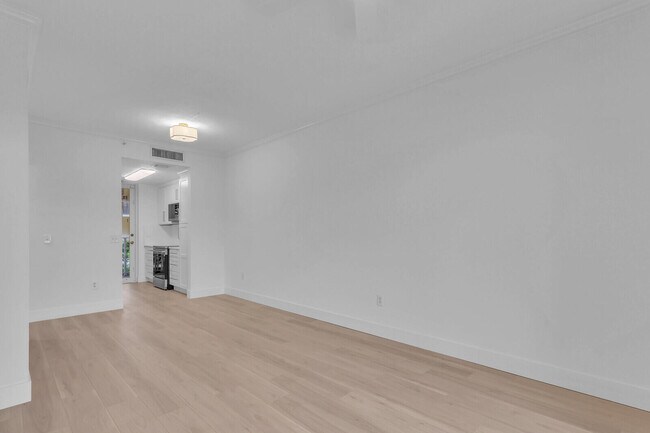Building Photo - 4812 S Central Blvd