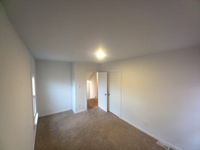 Building Photo - 75 Waverly St