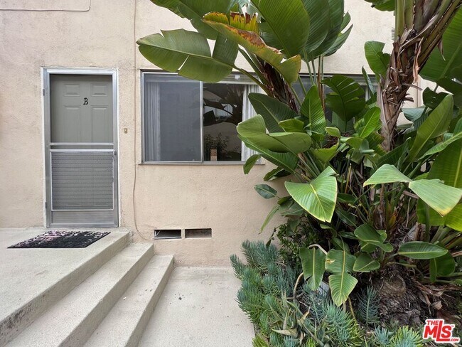 Primary Photo - 1233 Stanford St