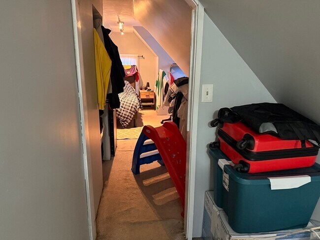 Building Photo - 22 Linden Rd