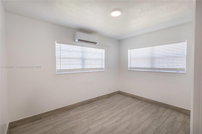 Building Photo - 7010 NW 5th Pl