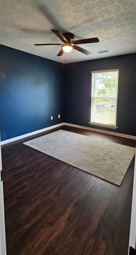 Building Photo - No HOA! Peaceful Cul-de-Sac Living with Ou...