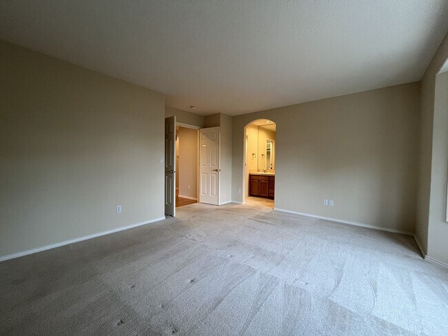 Building Photo - Elegant Home Offering Open Living Spaces, Spacious Primary Suite, and Nature-Inspired Yard