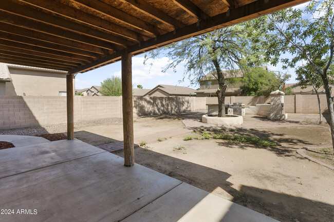 Building Photo - 1042 W Desert Basin Dr