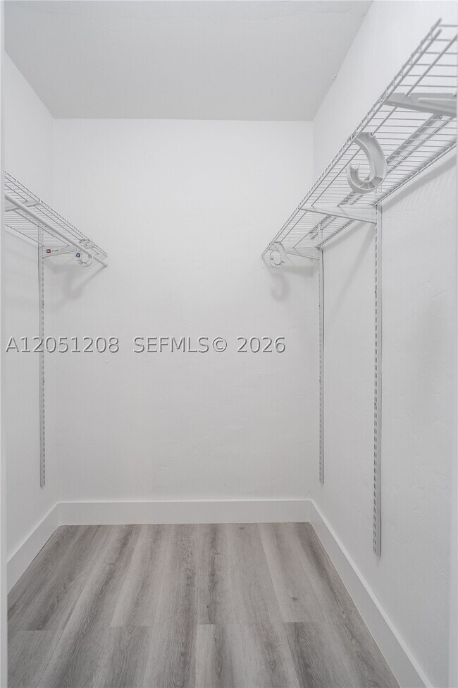 Building Photo - 2420 Flamingo Dr